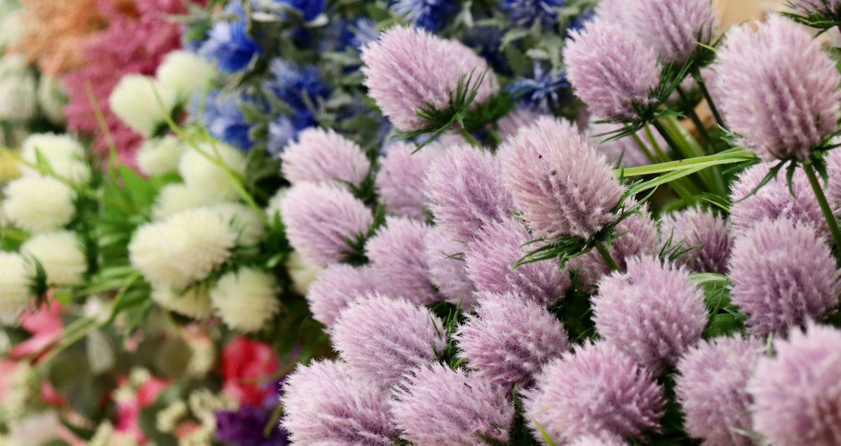 Hurtownie sztucznych kwiatów - odkryj nieograniczone możliwości dekoracji