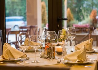 Dlaczego warto rezerwować stolik w restauracji online?